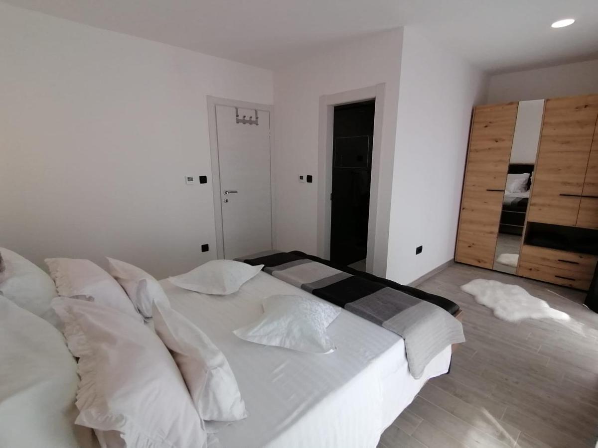 Apartman Max !!!! Omis Exterior photo